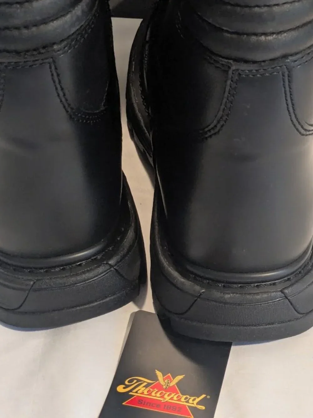 LIKE NEW Men's SIZE 7 WIDE - 8